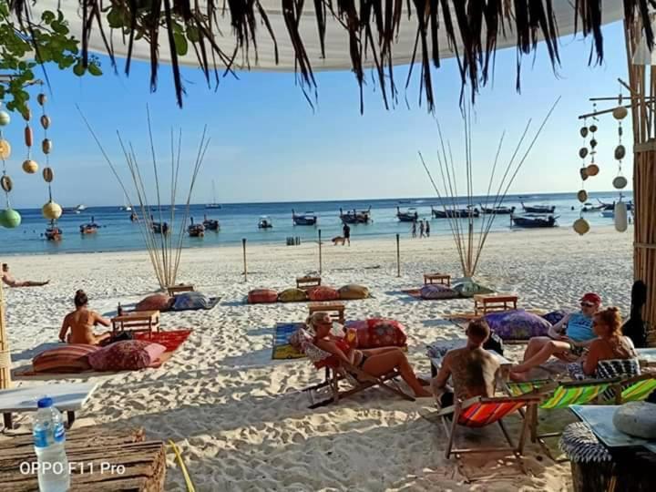 Daya Beach, Lipe Local Luaran gambar